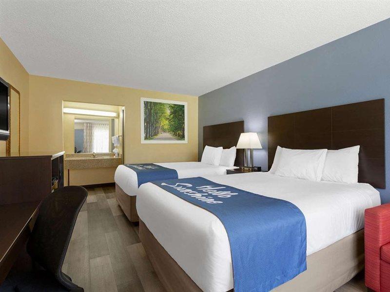 Days Inn By Wyndham Greensboro Airport Eksteriør billede