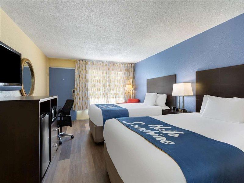 Days Inn By Wyndham Greensboro Airport Eksteriør billede