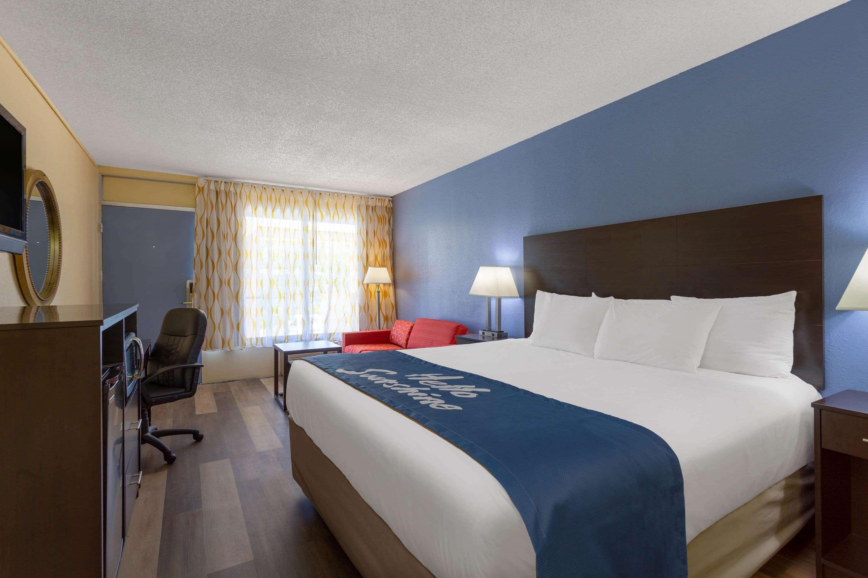 Days Inn By Wyndham Greensboro Airport Eksteriør billede