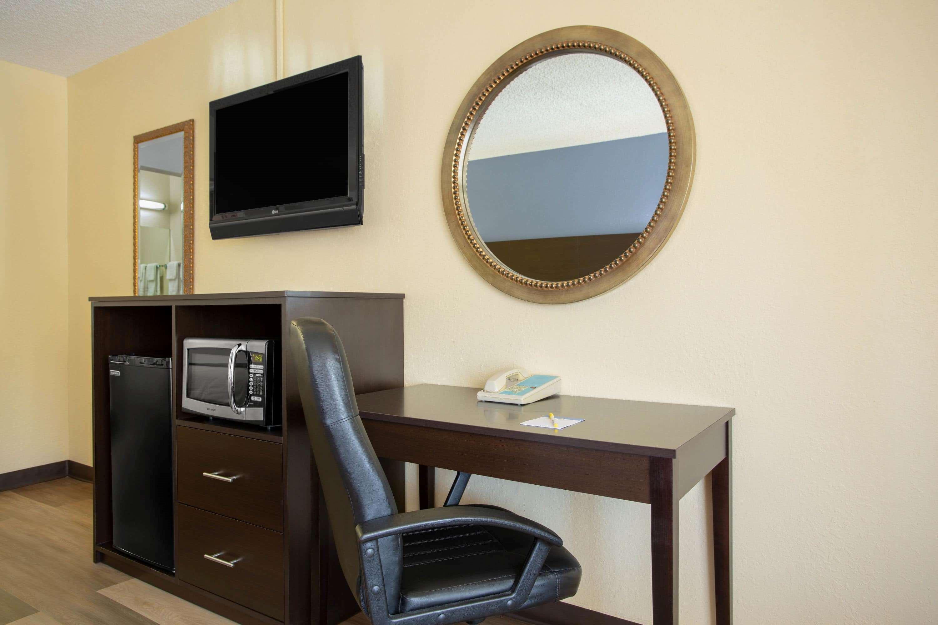 Days Inn By Wyndham Greensboro Airport Eksteriør billede