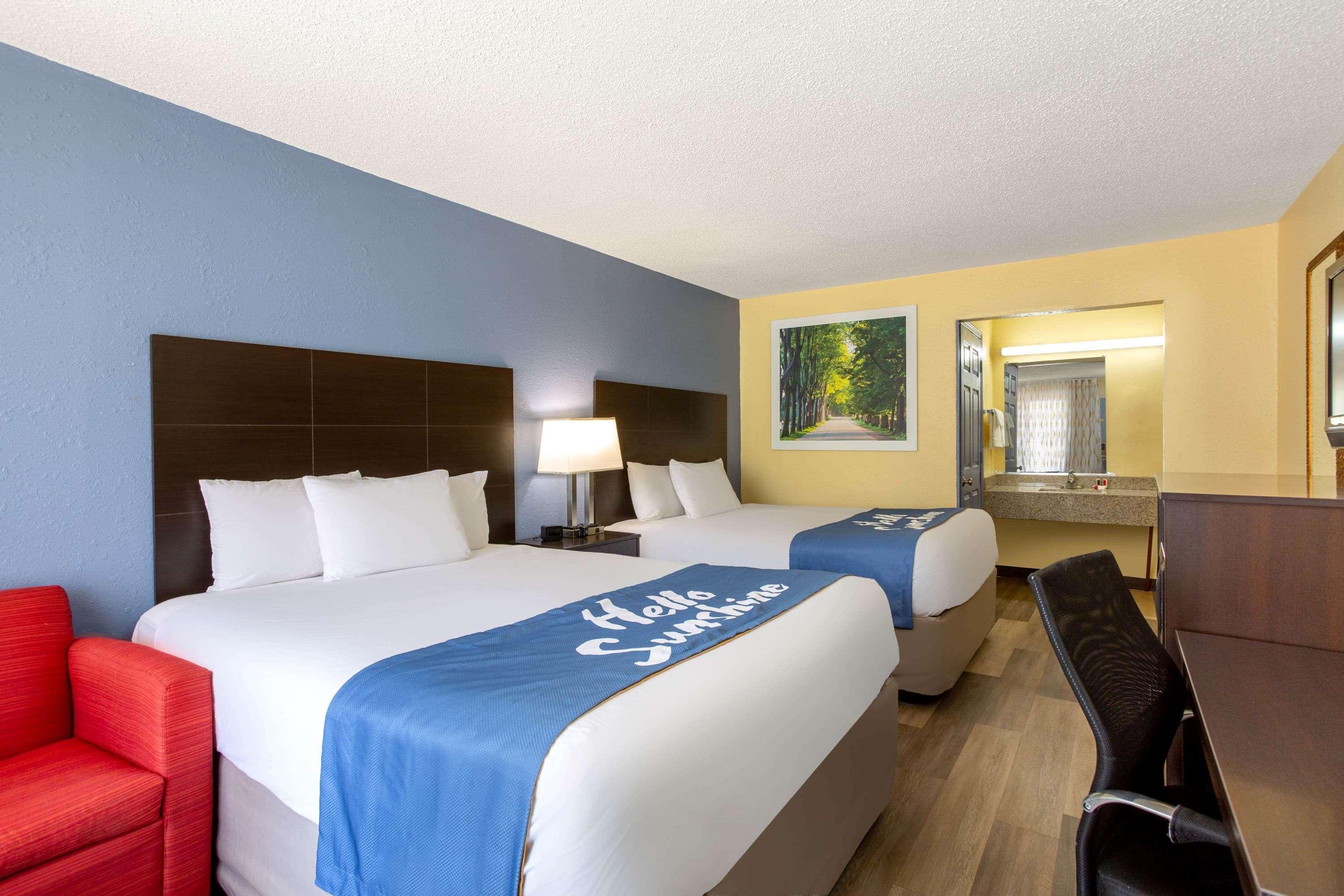 Days Inn By Wyndham Greensboro Airport Eksteriør billede