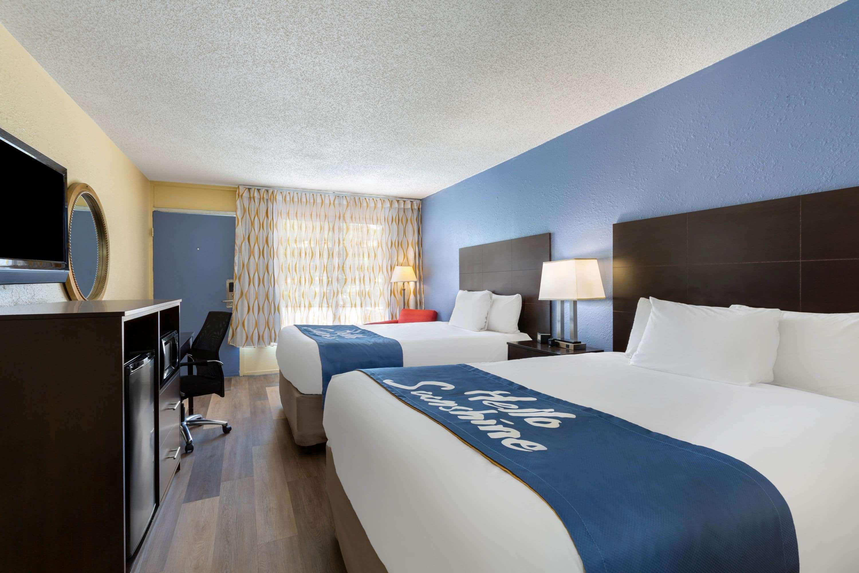 Days Inn By Wyndham Greensboro Airport Eksteriør billede