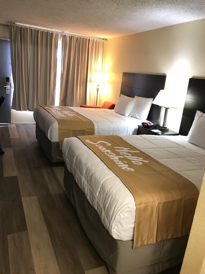 Days Inn By Wyndham Greensboro Airport Eksteriør billede
