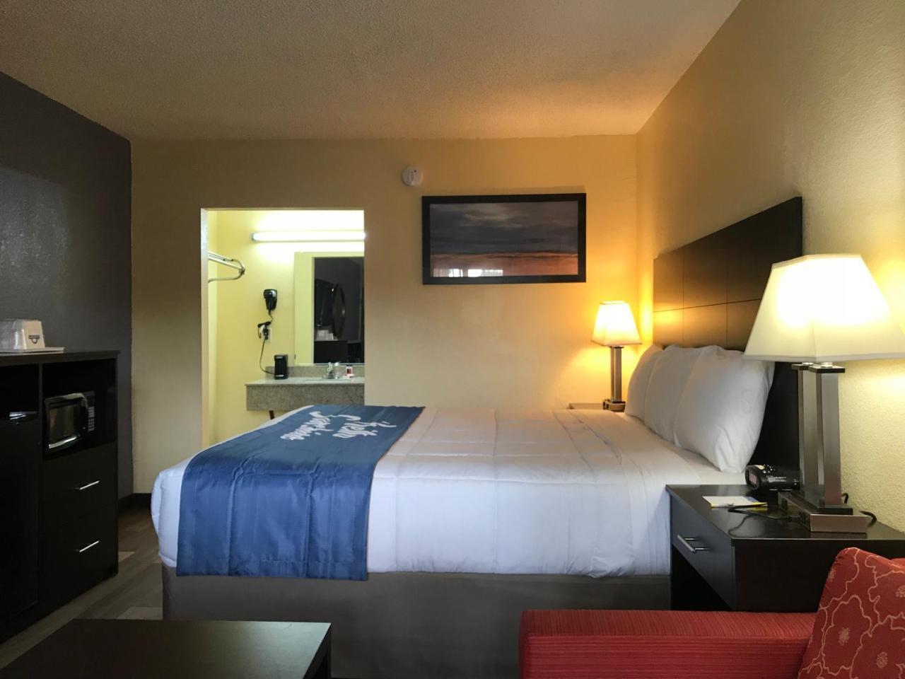 Days Inn By Wyndham Greensboro Airport Eksteriør billede