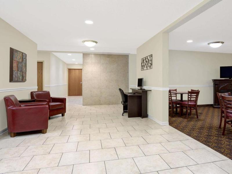 Days Inn By Wyndham Greensboro Airport Eksteriør billede